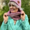 Bawełniana czapka beanie logo ekoskórka "Brudny róż"