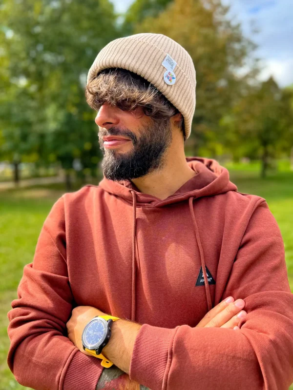 Męska czapka beanie z bawełny logo kolorowe "Beżowy"