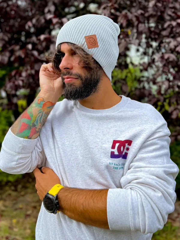 Męska bawełniana czapka jesienna logo ekoskórka "Jasny szary"