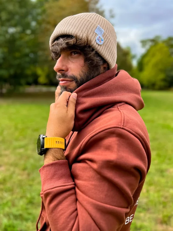 Męska czapka beanie z bawełny logo kolorowe "Beżowy"