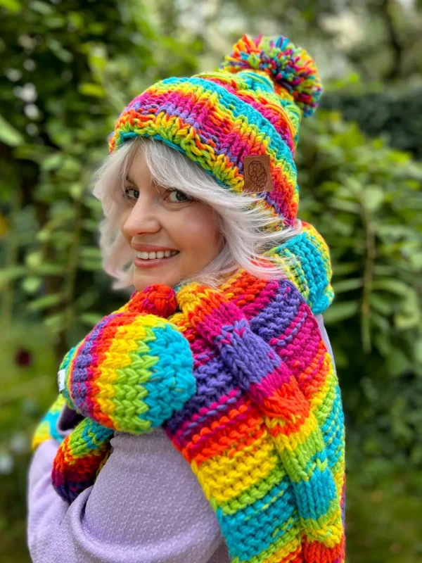 Rękawiczki handmade ze sznureczkiem ,,Tęcza"