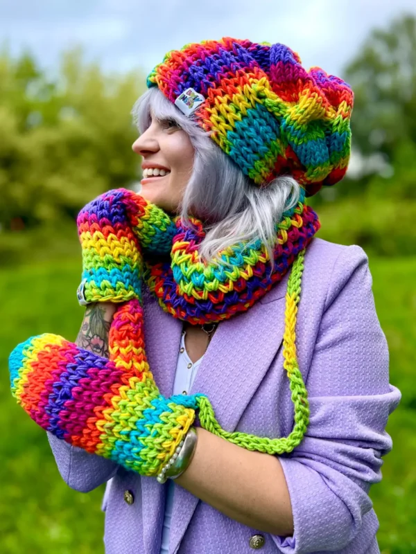 Rękawiczki handmade ze sznureczkiem ,,Tęcza"