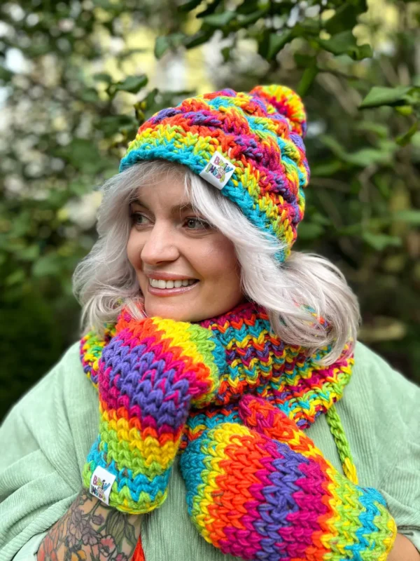 Rękawiczki handmade ze sznureczkiem ,,Tęcza"