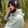 Męska czapka beanie z bawełny logo kolorowe "Czarna"