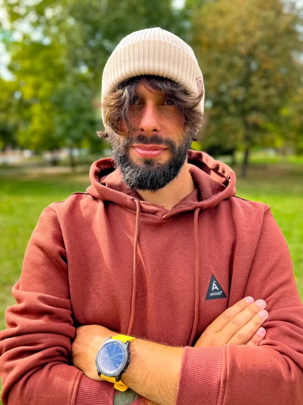 Męska bawełniana czapka beanie logo ekoskórka "Beżowy" 12 Męska beanie beżowa, wygodna i stylowa