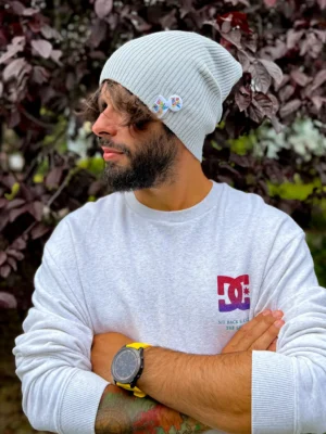 Męska luźna czapka z bawełny logo kolorowe "Jasny szary"