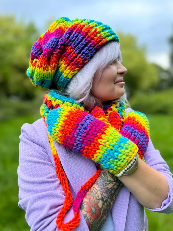 Rękawiczki handmade ze sznureczkiem ,,Tęcza"