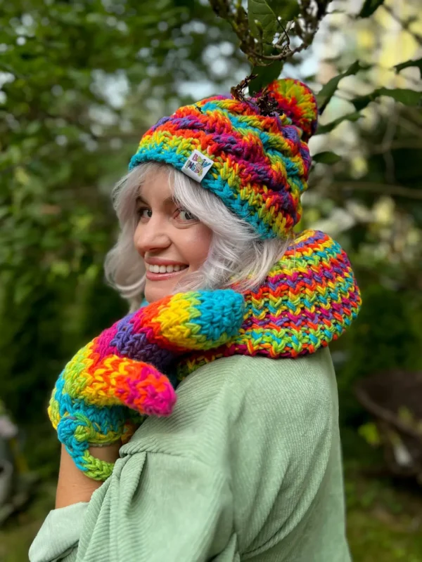 Rękawiczki handmade ze sznureczkiem ,,Tęcza"