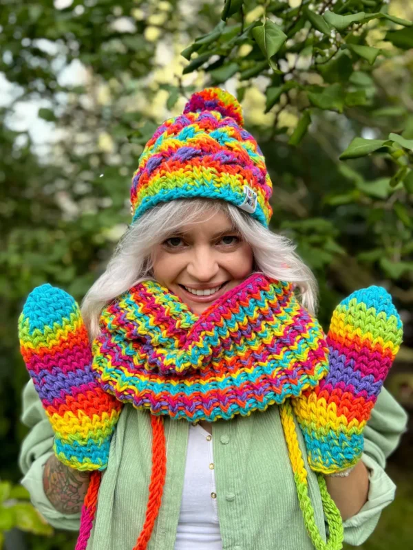 Modna czapka zimowa HAPPY ,,Tęcza"