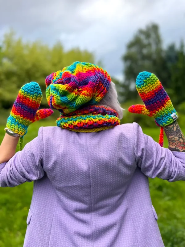 Rękawiczki handmade ze sznureczkiem ,,Tęcza"
