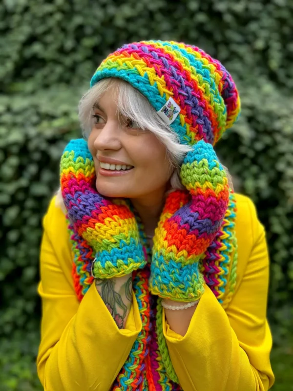 Rękawiczki handmade ze sznureczkiem ,,Tęcza"