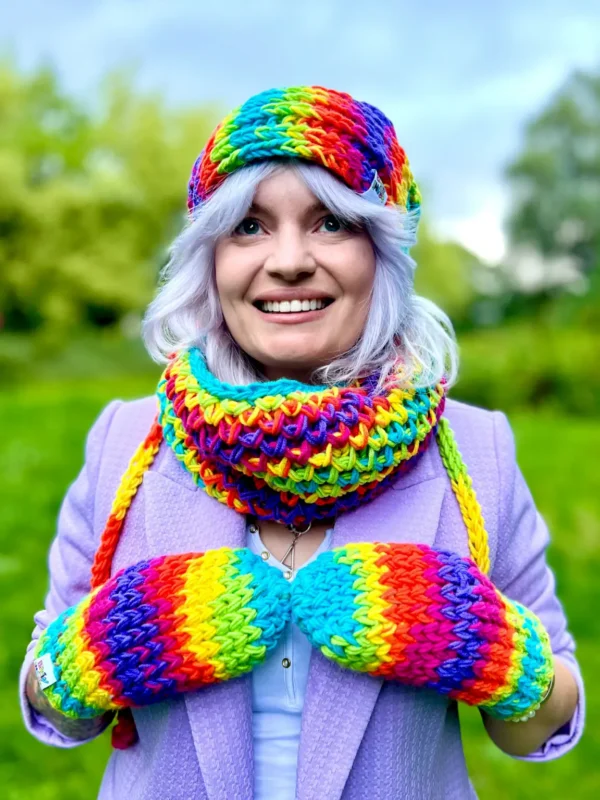 Rękawiczki handmade ze sznureczkiem ,,Tęcza"