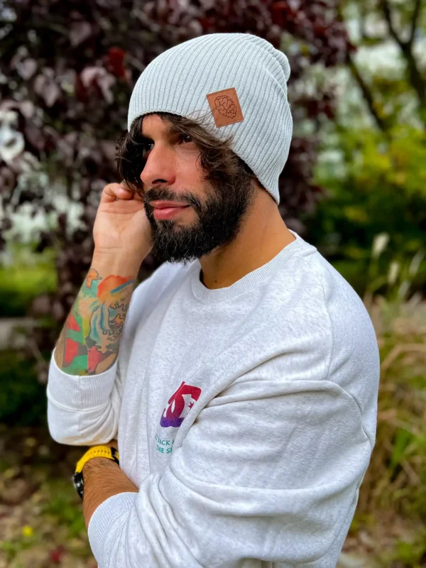 Męska bawełniana czapka jesienna logo ekoskórka "Jasny szary"