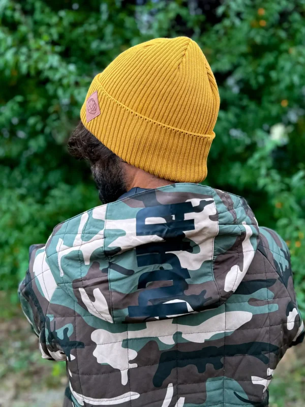 Męska bawełniana czapka beanie logo ekoskórka "Musztardowa"
