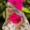Czapka beanie logo ekoskórka "Neonowy różowy"