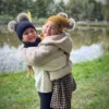ZESTAW: bawełniana czapka dla dziecka z dwoma pomponami i komin "Musztarda"