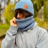 Męska czapka beanie logo ekoskórka "Brudny niebieski"