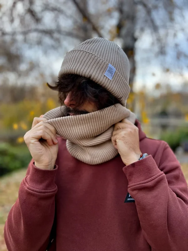 Męska czapka beanie z bawełny logo kolorowe "Beżowy"