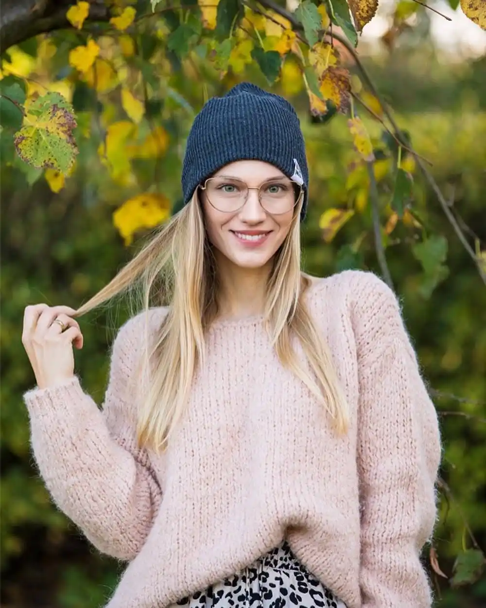 Modne czapki wiosenne 2025 beanie i smerfetki