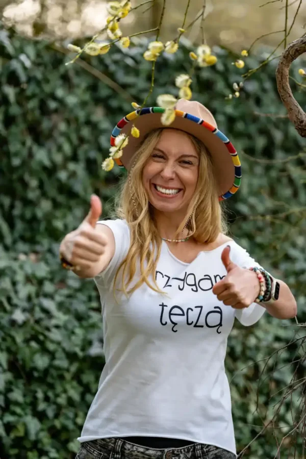 Biały t-shirt oversize Rzygam tęczą