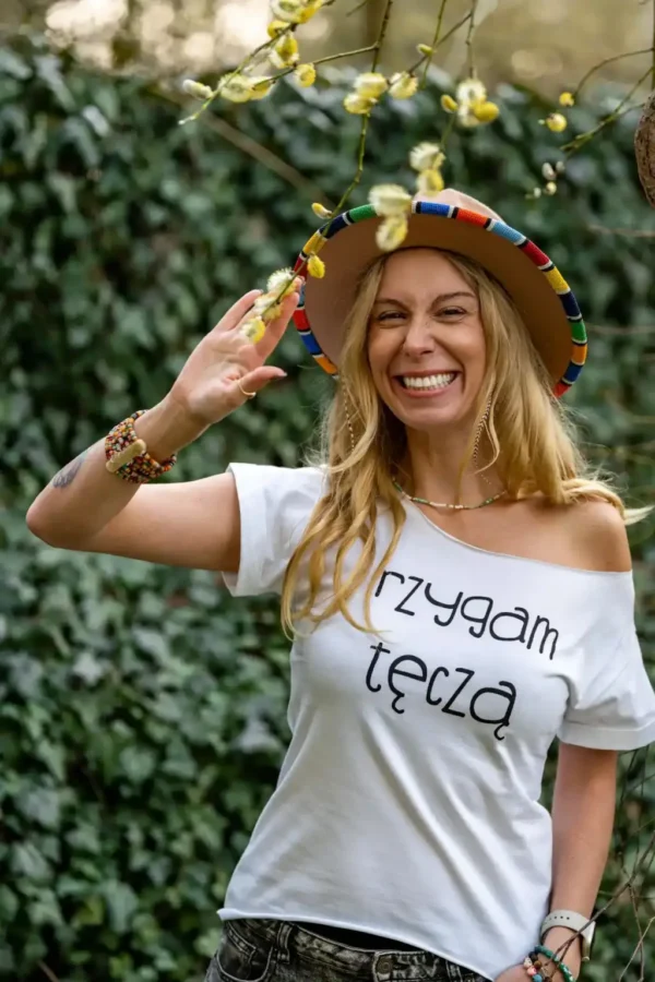 Biały t-shirt oversize Rzygam tęczą