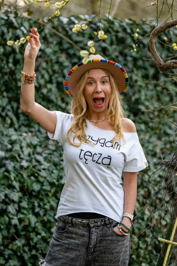 Biały t-shirt oversize Rzygam tęczą