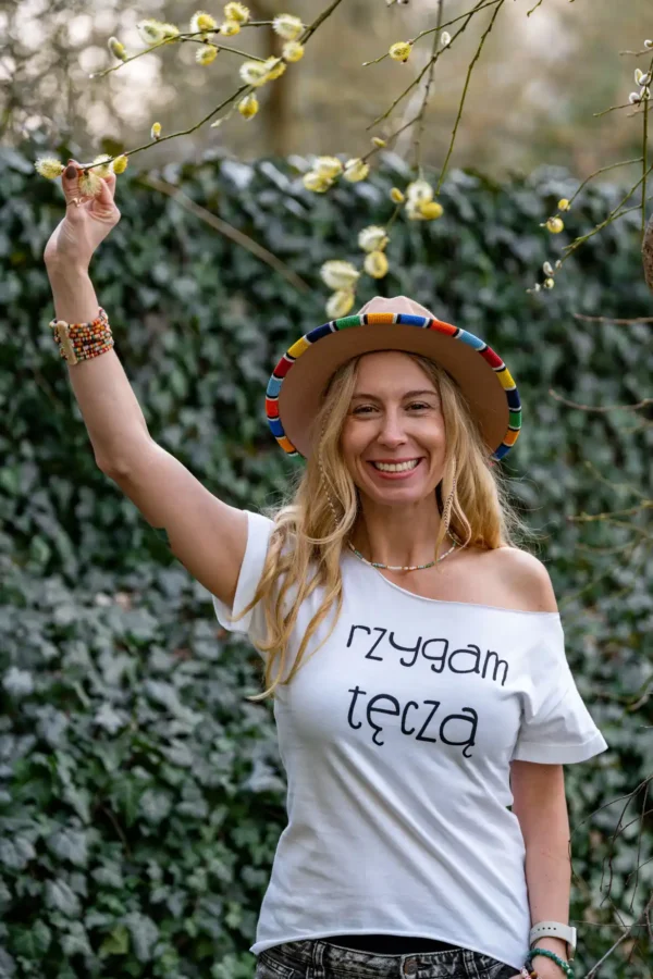 Biały t-shirt oversize Rzygam tęczą
