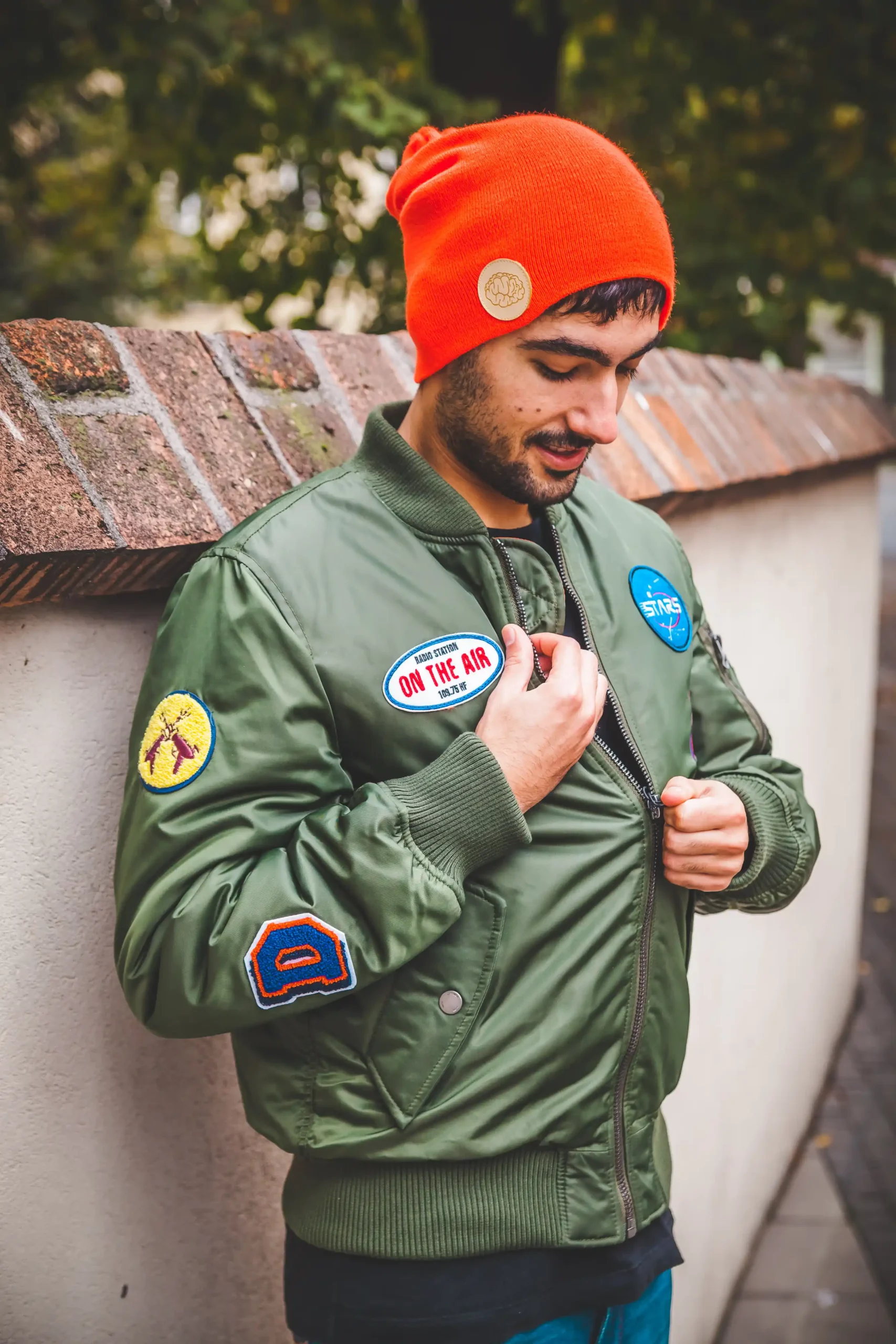 Czapka beanie czy smerfetka? Który model wybrać na wiosnę? 2 Jak nosić czapkę zimą – wpływ na włosy