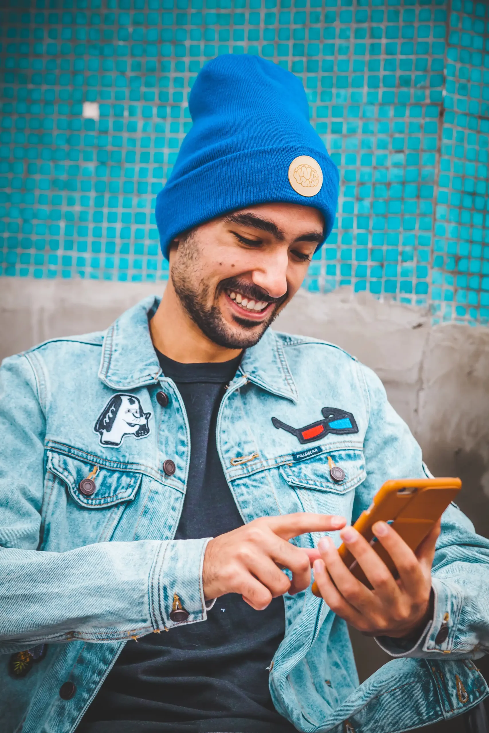 Czapka beanie czy smerfetka? Który model wybrać na wiosnę? 6 Jak nosić czapkę zimą – wpływ na włosy