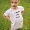 Biała koszulka dla dziecka "Beware: kid inside"
