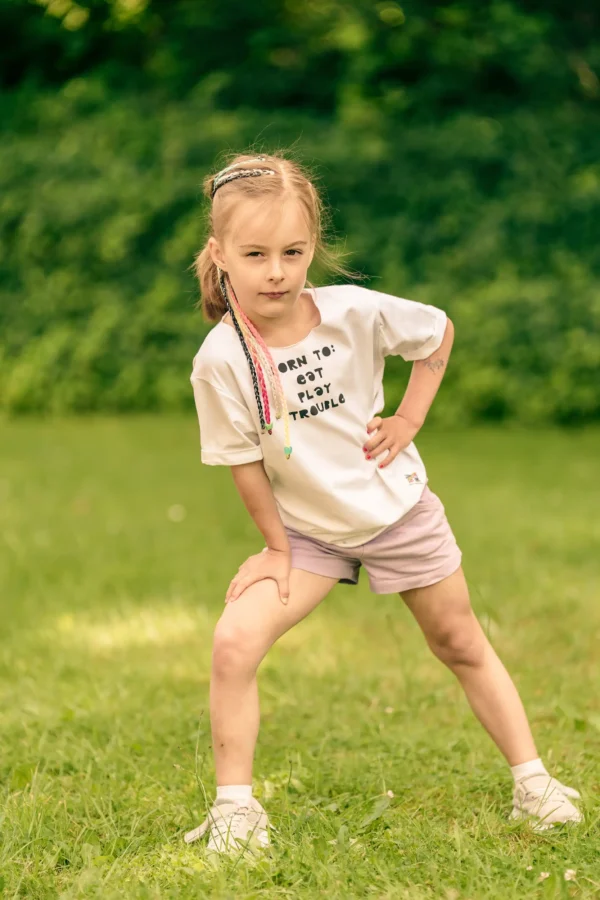 Koszulka dla dziecka biała "Bron to: eat play trouble"