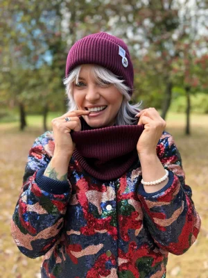 Czapka beanie z bawełny logo kolorowe "Bordo"
