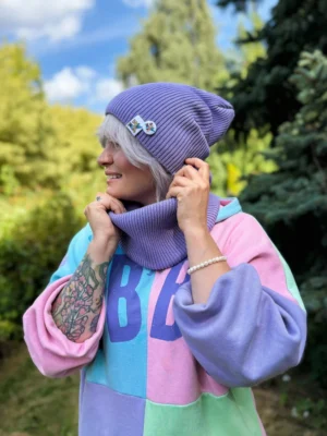 Luźna czapka z bawełny logo kolorowe "Jasny fiolet" Luźna czapka z bawełny logo kolorowe "Jasny fiolet"