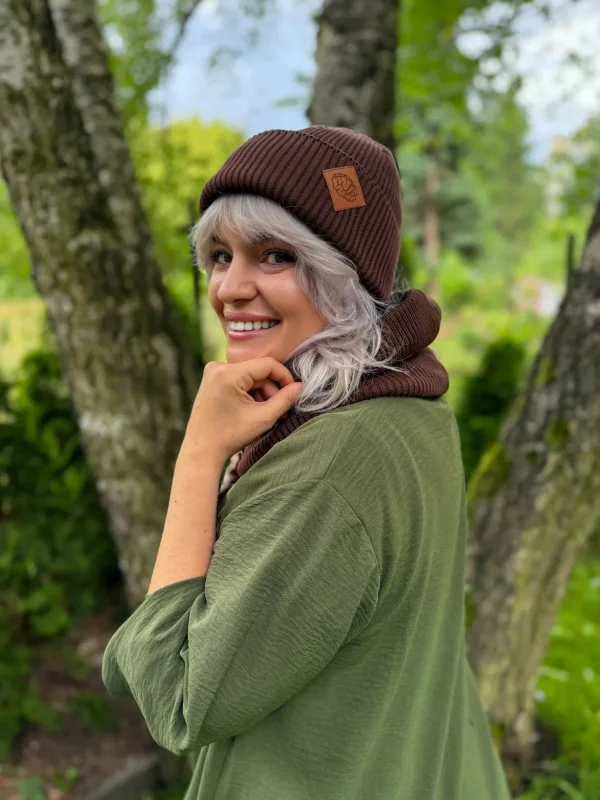 Bawełniana czapka beanie logo ekoskórka "Brąz"