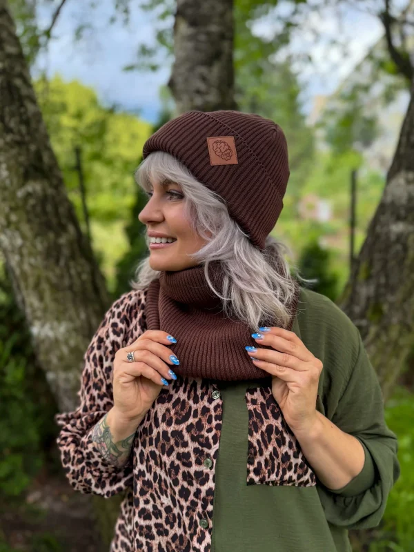 Bawełniana czapka beanie logo ekoskórka "Brąz"
