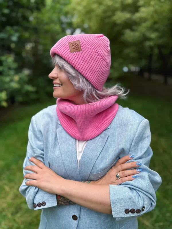Bawełniana czapka beanie logo ekoskórka "Różowy"