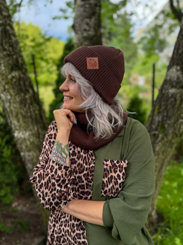 Bawełniana czapka beanie logo ekoskórka "Brąz"