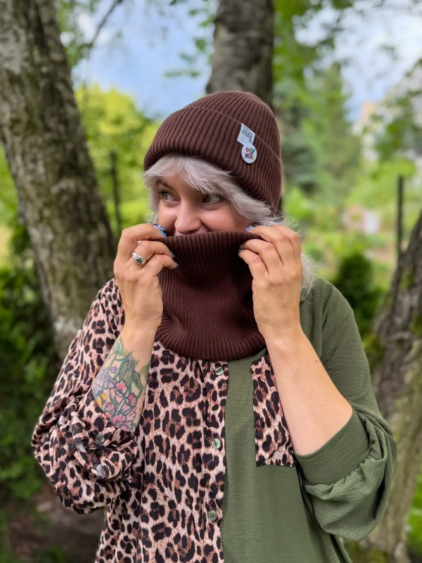 Czapka beanie z bawełny logo kolorowe "Brąz"