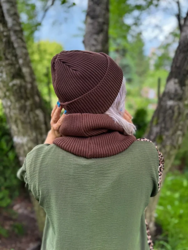 Bawełniana czapka beanie logo ekoskórka "Brąz"