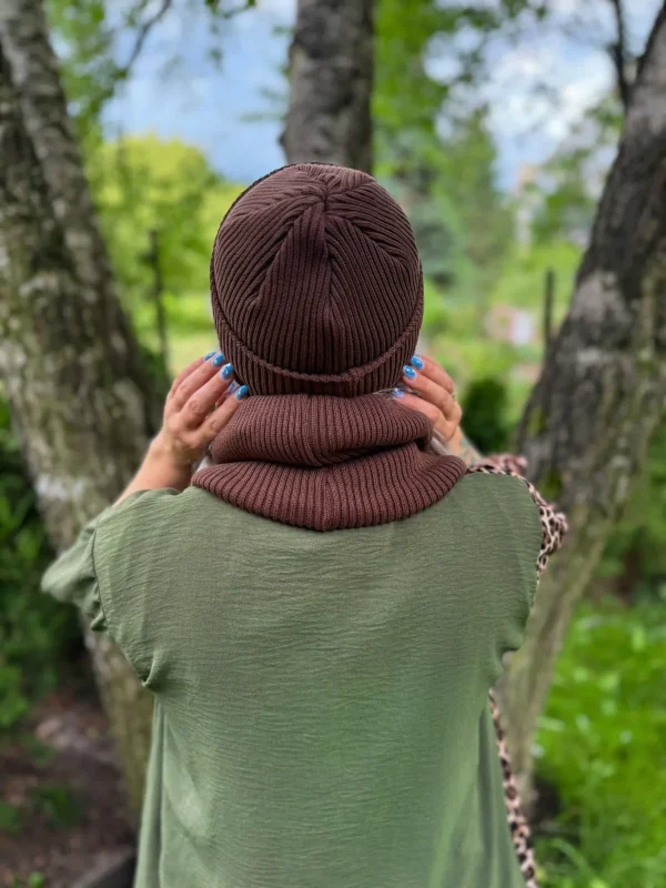 Bawełniana czapka beanie logo ekoskórka "Brąz"