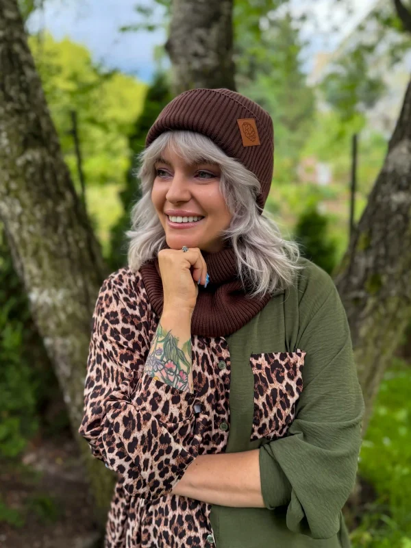 Bawełniana czapka beanie logo ekoskórka "Brąz"