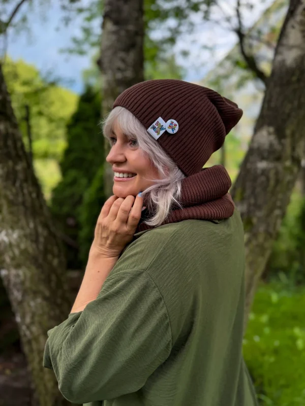 Luźna czapka z bawełny logo kolorowe "Brąz"