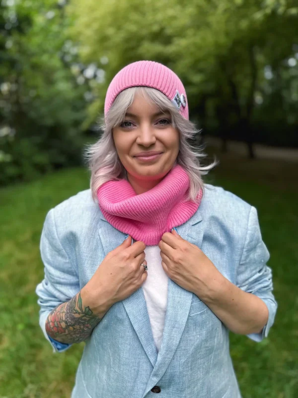 Luźna czapka z bawełny logo kolorowe "Różowy"