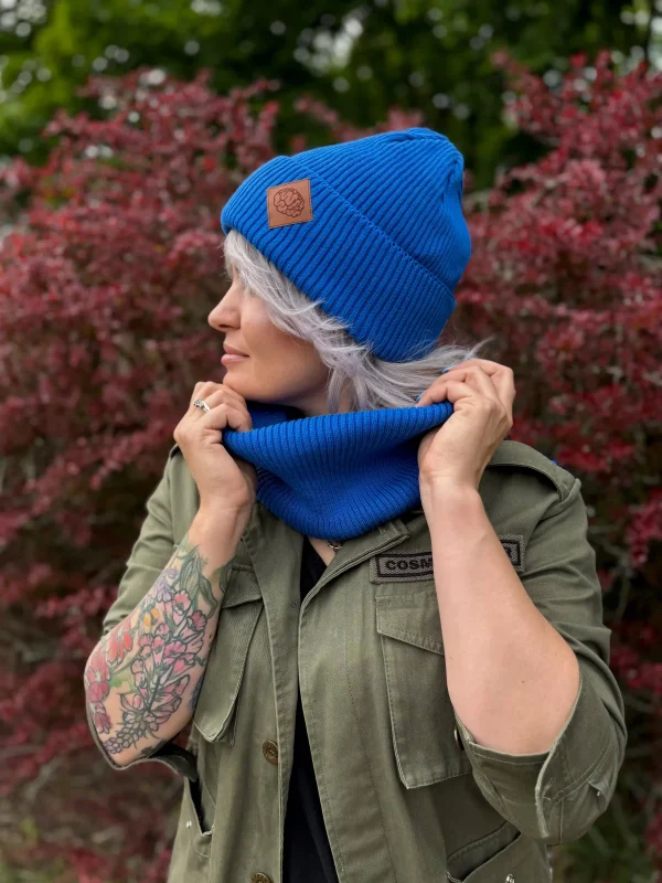 Bawełniana czapka beanie logo ekoskórka "Niebieski"