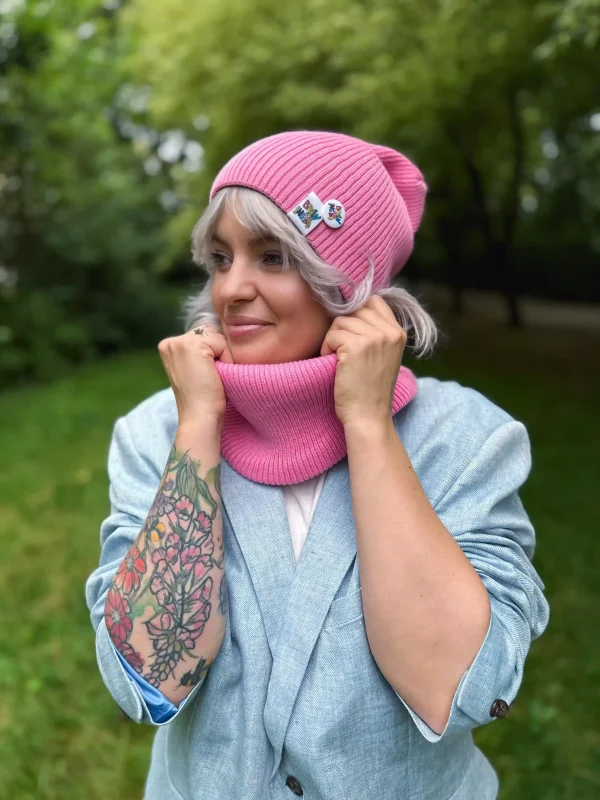 Luźna czapka z bawełny logo kolorowe "Różowy"