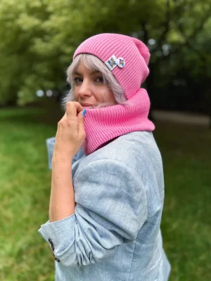 Luźna czapka z bawełny logo kolorowe "Różowy"
