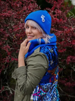 Czapka beanie z bawełny logo kolorowe "Niebieski"