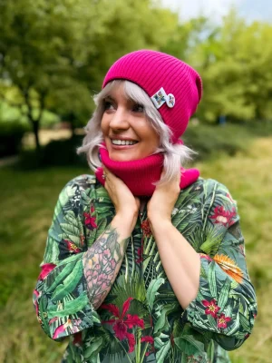 Luźna czapka z bawełny logo kolorowe "Malina"