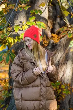 Jaki kolor czapki do blond włosów – tworzenie harmonijnego looku