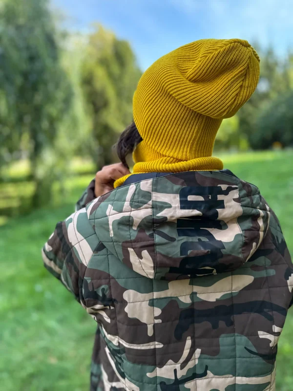 Męska czapka męska slouchy logo kolorowe "Miodowa"